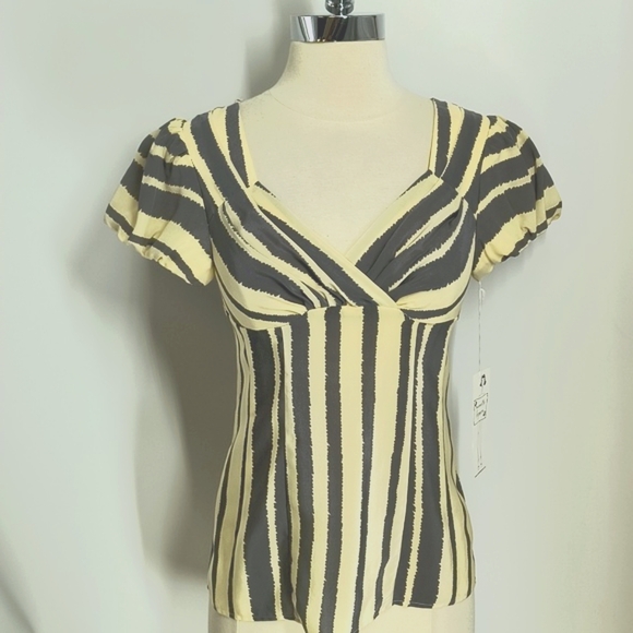 Nanette Lepore grey/ivory striped silk short-sleeve blouse-sz 0 - Picture 1 of 5